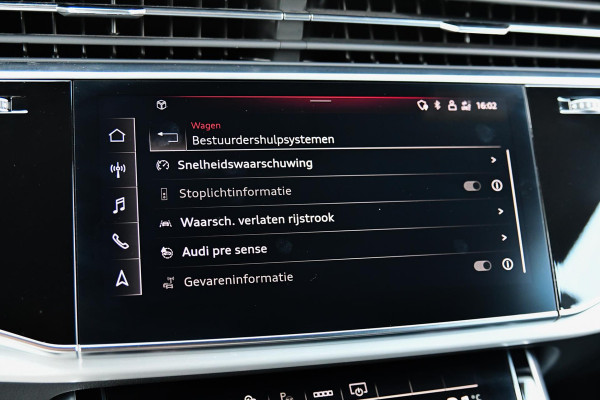Audi Q8 55 TFSI e quattro 3x S-Line. RS stoelen, Softcl, Luchtv, B&O, Trekh, Matrix, Sfeer, 23'', Camera, CarPlay!