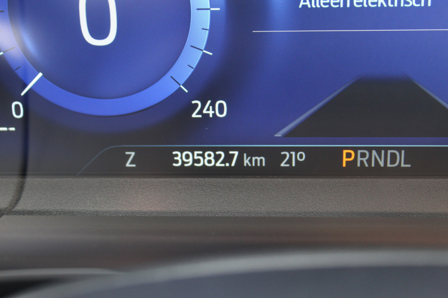 Ford Kuga 2.5 PHEV Vignale, Zeer veel comfort voor weinig Leder bekleding , winter pack , Camera , Navigatie , Cruis LED dag rijverlichting , 1500kg trekgewicht