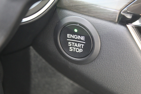 Ford Kuga 2.5 PHEV Vignale, Zeer veel comfort voor weinig Leder bekleding , winter pack , Camera , Navigatie , Cruis LED dag rijverlichting , 1500kg trekgewicht