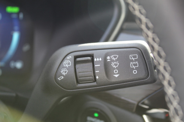 Ford Kuga 2.5 PHEV Vignale, Zeer veel comfort voor weinig Leder bekleding , winter pack , Camera , Navigatie , Cruis LED dag rijverlichting , 1500kg trekgewicht