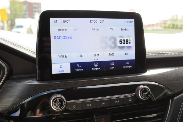 Ford Kuga 2.5 PHEV Vignale, Zeer veel comfort voor weinig Leder bekleding , winter pack , Camera , Navigatie , Cruis LED dag rijverlichting , 1500kg trekgewicht