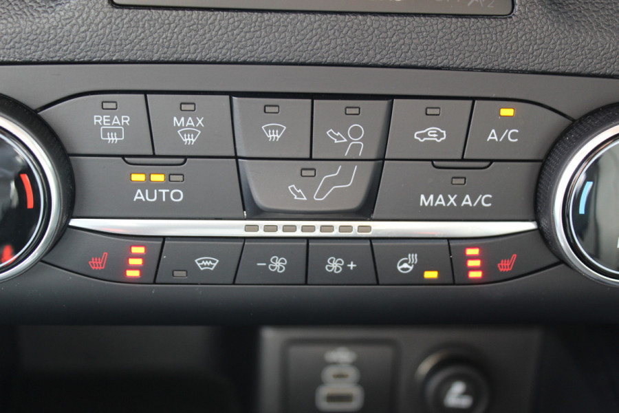 Ford Kuga 2.5 PHEV Vignale, Zeer veel comfort voor weinig Leder bekleding , winter pack , Camera , Navigatie , Cruis LED dag rijverlichting , 1500kg trekgewicht