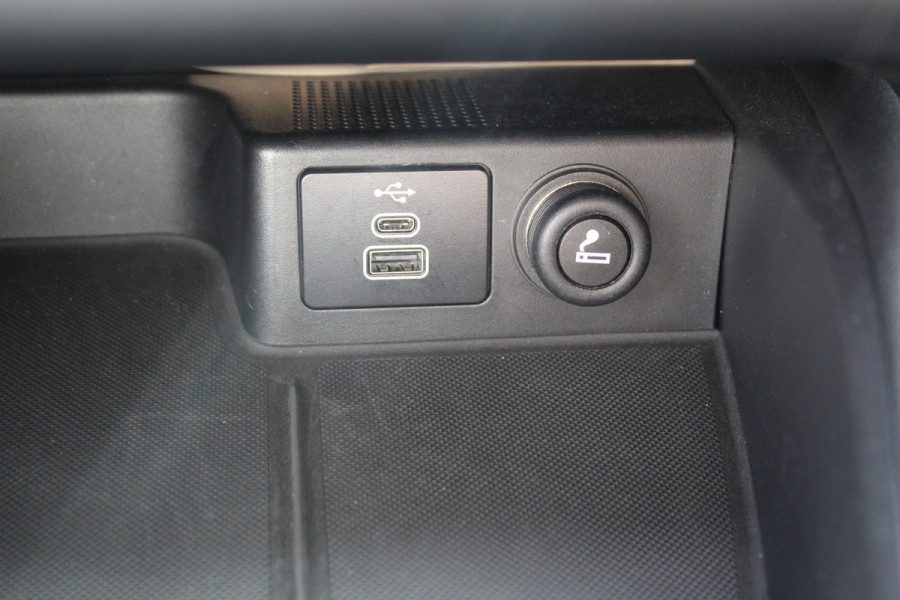 Ford Kuga 2.5 PHEV Vignale, Zeer veel comfort voor weinig Leder bekleding , winter pack , Camera , Navigatie , Cruis LED dag rijverlichting , 1500kg trekgewicht