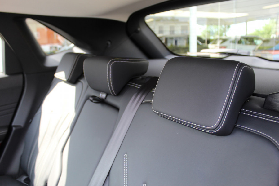 Ford Kuga 2.5 PHEV Vignale, Zeer veel comfort voor weinig Leder bekleding , winter pack , Camera , Navigatie , Cruis LED dag rijverlichting , 1500kg trekgewicht