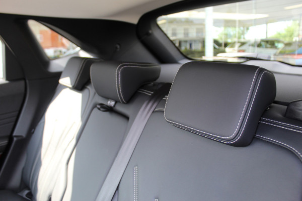 Ford Kuga 2.5 PHEV Vignale, Zeer veel comfort voor weinig Leder bekleding , winter pack , Camera , Navigatie , Cruis LED dag rijverlichting , 1500kg trekgewicht