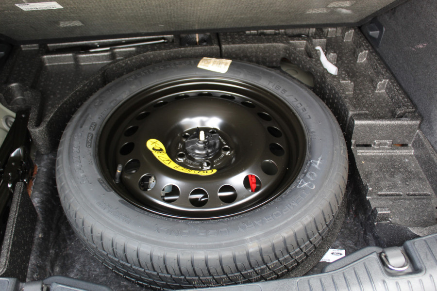 Ford Kuga 2.5 PHEV Vignale, Zeer veel comfort voor weinig Leder bekleding , winter pack , Camera , Navigatie , Cruis LED dag rijverlichting , 1500kg trekgewicht
