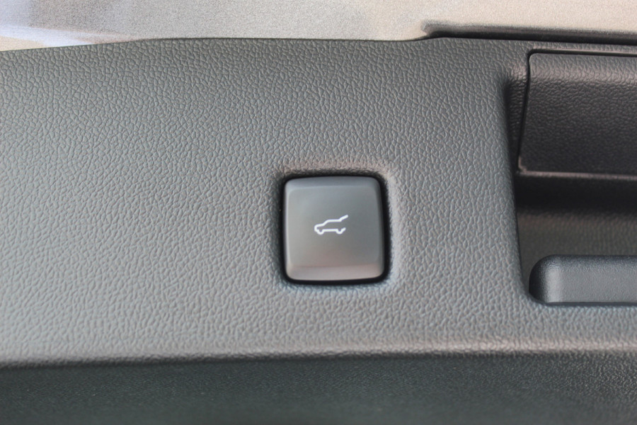 Ford Kuga 2.5 PHEV Vignale, Zeer veel comfort voor weinig Leder bekleding , winter pack , Camera , Navigatie , Cruis LED dag rijverlichting , 1500kg trekgewicht