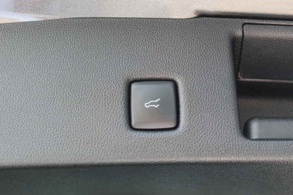 Ford Kuga 2.5 PHEV Vignale, Zeer veel comfort voor weinig Leder bekleding , winter pack , Camera , Navigatie , Cruis LED dag rijverlichting , 1500kg trekgewicht