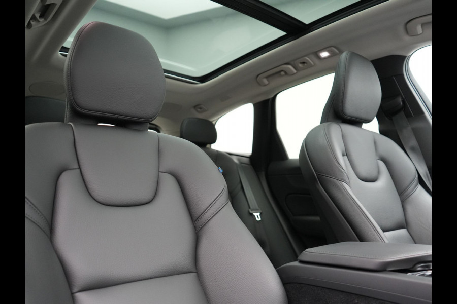 Volvo XC60 T6 AWD Plus Dark Long Range Plug In Hybrid 350pk Dealer O.H PHEV | Panodak | Adaptive Cruise | Camera | Harman Kardon | Lederen Sportstoelen Memory & Verwarmd | Apple Carplay | Pilot Assist | Google Assistant & Maps | Virtual | DAB |