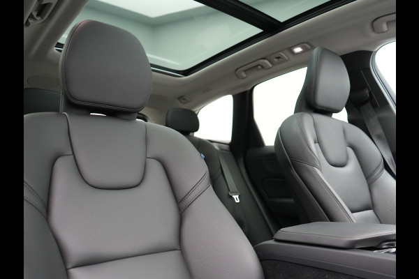 Volvo XC60 T6 AWD Plus Dark Long Range Plug In Hybrid 350pk Dealer O.H PHEV | Panodak | Adaptive Cruise | Camera | Harman Kardon | Lederen Sportstoelen Memory & Verwarmd | Apple Carplay | Pilot Assist | Google Assistant & Maps | Virtual | DAB |