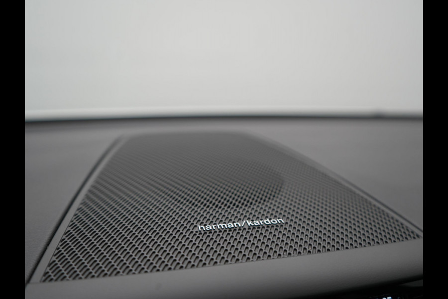 Volvo XC60 T6 AWD Plus Dark Long Range Plug In Hybrid 350pk Dealer O.H PHEV | Panodak | Adaptive Cruise | Camera | Harman Kardon | Lederen Sportstoelen Memory & Verwarmd | Apple Carplay | Pilot Assist | Google Assistant & Maps | Virtual | DAB |