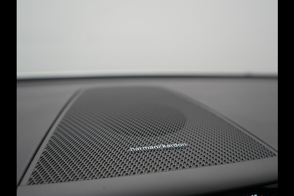 Volvo XC60 T6 AWD Plus Dark Long Range Plug In Hybrid 350pk Dealer O.H PHEV | Panodak | Adaptive Cruise | Camera | Harman Kardon | Lederen Sportstoelen Memory & Verwarmd | Apple Carplay | Pilot Assist | Google Assistant & Maps | Virtual | DAB |