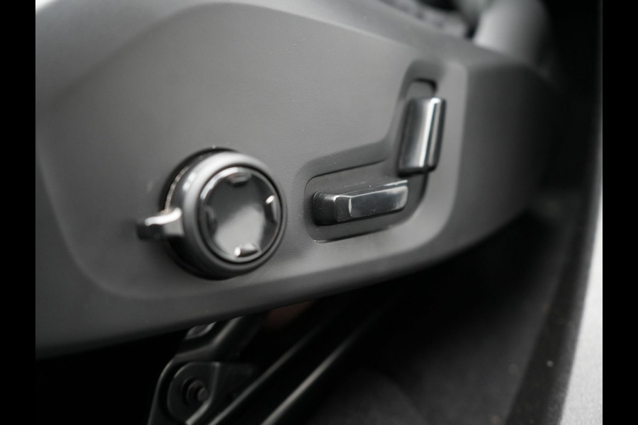 Volvo XC60 T6 AWD Plus Dark Long Range Plug In Hybrid 350pk Dealer O.H PHEV | Panodak | Adaptive Cruise | Camera | Harman Kardon | Lederen Sportstoelen Memory & Verwarmd | Apple Carplay | Pilot Assist | Google Assistant & Maps | Virtual | DAB |