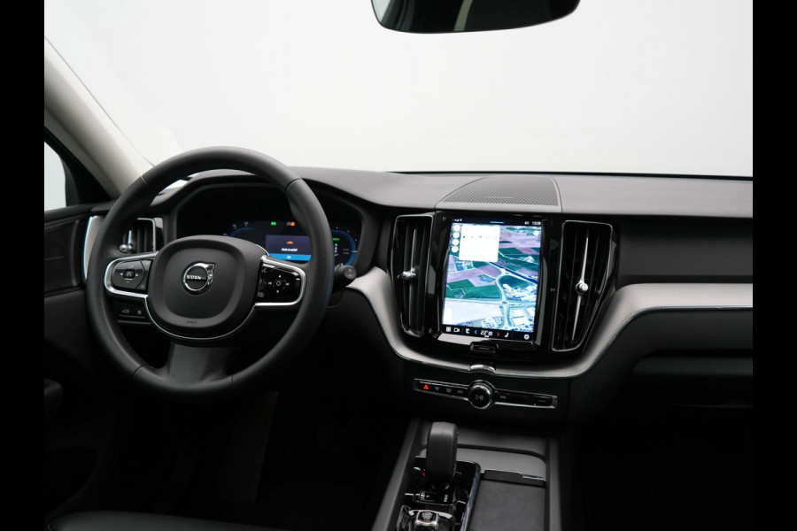 Volvo XC60 T6 AWD Plus Dark Long Range Plug In Hybrid 350pk Dealer O.H PHEV | Panodak | Adaptive Cruise | Camera | Harman Kardon | Lederen Sportstoelen Memory & Verwarmd | Apple Carplay | Pilot Assist | Google Assistant & Maps | Virtual | DAB |