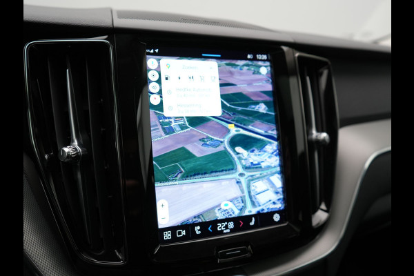 Volvo XC60 T6 AWD Plus Dark Long Range Plug In Hybrid 350pk Dealer O.H PHEV | Panodak | Adaptive Cruise | Camera | Harman Kardon | Lederen Sportstoelen Memory & Verwarmd | Apple Carplay | Pilot Assist | Google Assistant & Maps | Virtual | DAB |