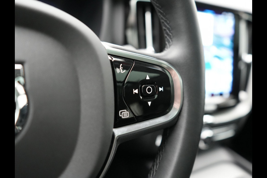 Volvo XC60 T6 AWD Plus Dark Long Range Plug In Hybrid 350pk Dealer O.H PHEV | Panodak | Adaptive Cruise | Camera | Harman Kardon | Lederen Sportstoelen Memory & Verwarmd | Apple Carplay | Pilot Assist | Google Assistant & Maps | Virtual | DAB |