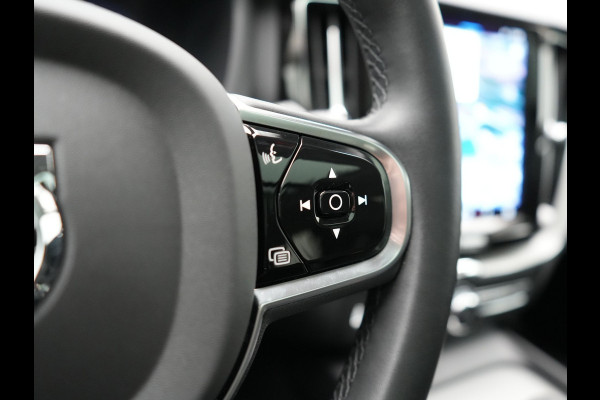 Volvo XC60 T6 AWD Plus Dark Long Range Plug In Hybrid 350pk Dealer O.H PHEV | Panodak | Adaptive Cruise | Camera | Harman Kardon | Lederen Sportstoelen Memory & Verwarmd | Apple Carplay | Pilot Assist | Google Assistant & Maps | Virtual | DAB |