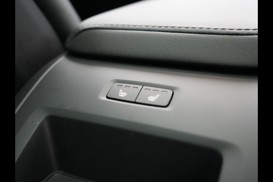 Volvo XC60 T6 AWD Plus Dark Long Range Plug In Hybrid 350pk Dealer O.H PHEV | Panodak | Adaptive Cruise | Camera | Harman Kardon | Lederen Sportstoelen Memory & Verwarmd | Apple Carplay | Pilot Assist | Google Assistant & Maps | Virtual | DAB |