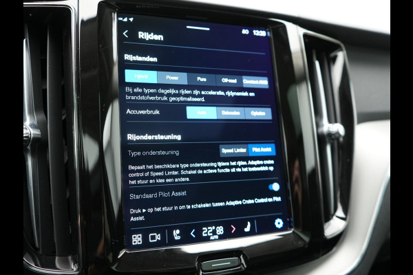 Volvo XC60 T6 AWD Plus Dark Long Range Plug In Hybrid 350pk Dealer O.H PHEV | Panodak | Adaptive Cruise | Camera | Harman Kardon | Lederen Sportstoelen Memory & Verwarmd | Apple Carplay | Pilot Assist | Google Assistant & Maps | Virtual | DAB |