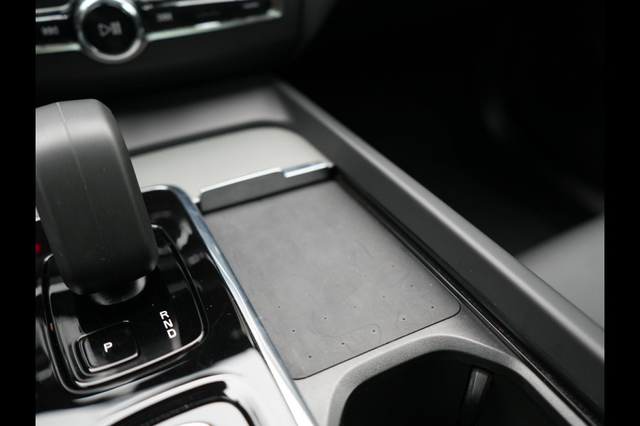 Volvo XC60 T6 AWD Plus Dark Long Range Plug In Hybrid 350pk Dealer O.H PHEV | Panodak | Adaptive Cruise | Camera | Harman Kardon | Lederen Sportstoelen Memory & Verwarmd | Apple Carplay | Pilot Assist | Google Assistant & Maps | Virtual | DAB |