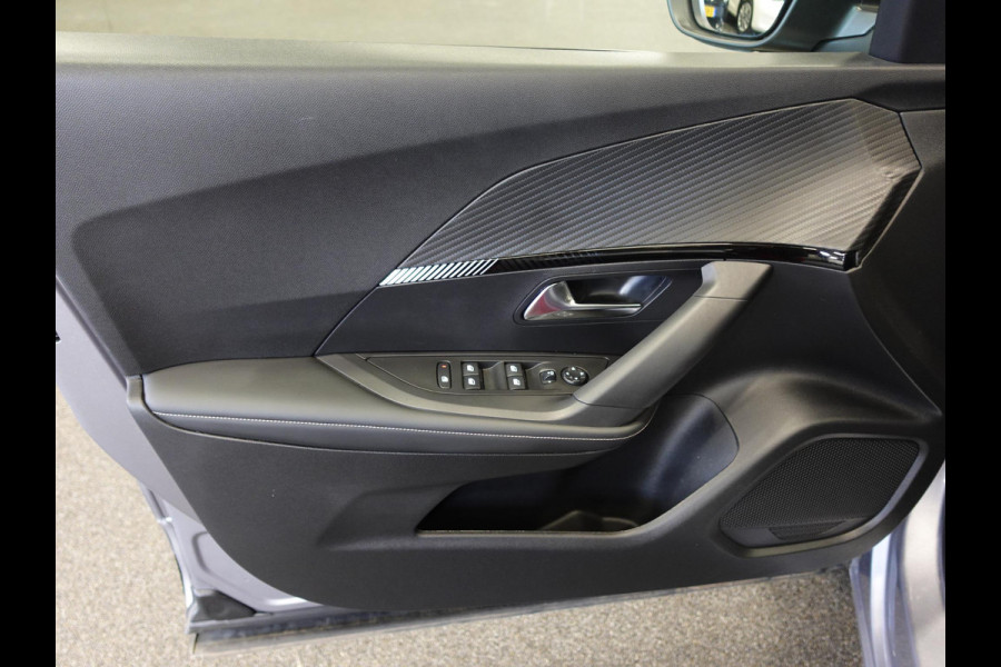 Peugeot 2008 1.2 PureTech 130pk Automaat Allure Navigatie Apple Carplay/Android Auto 360 camera Parkeersensoren Blind Spot Assist Adaptive Cruise Control Stoelverwarming Getinte ramen Climate Control