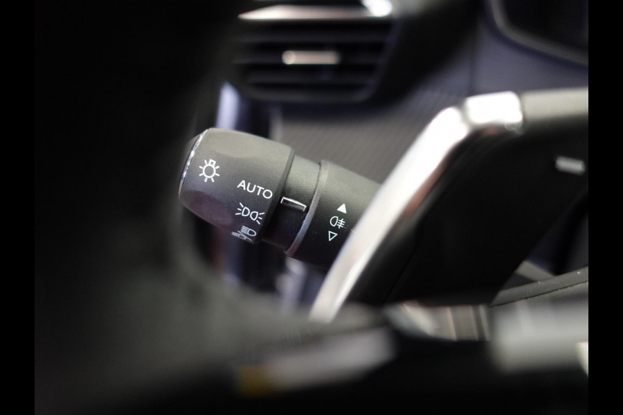 Peugeot 2008 1.2 PureTech 130pk Automaat Allure Navigatie Apple Carplay/Android Auto 360 camera Parkeersensoren Blind Spot Assist Adaptive Cruise Control Stoelverwarming Getinte ramen Climate Control