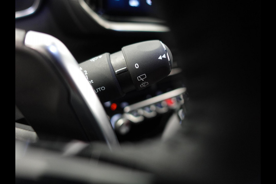 Peugeot 2008 1.2 PureTech 130pk Automaat Allure Navigatie Apple Carplay/Android Auto 360 camera Parkeersensoren Blind Spot Assist Adaptive Cruise Control Stoelverwarming Getinte ramen Climate Control