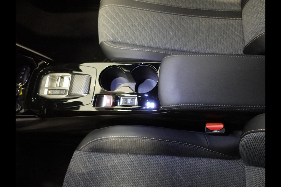 Peugeot 2008 1.2 PureTech 130pk Automaat Allure Navigatie Apple Carplay/Android Auto 360 camera Parkeersensoren Blind Spot Assist Adaptive Cruise Control Stoelverwarming Getinte ramen Climate Control