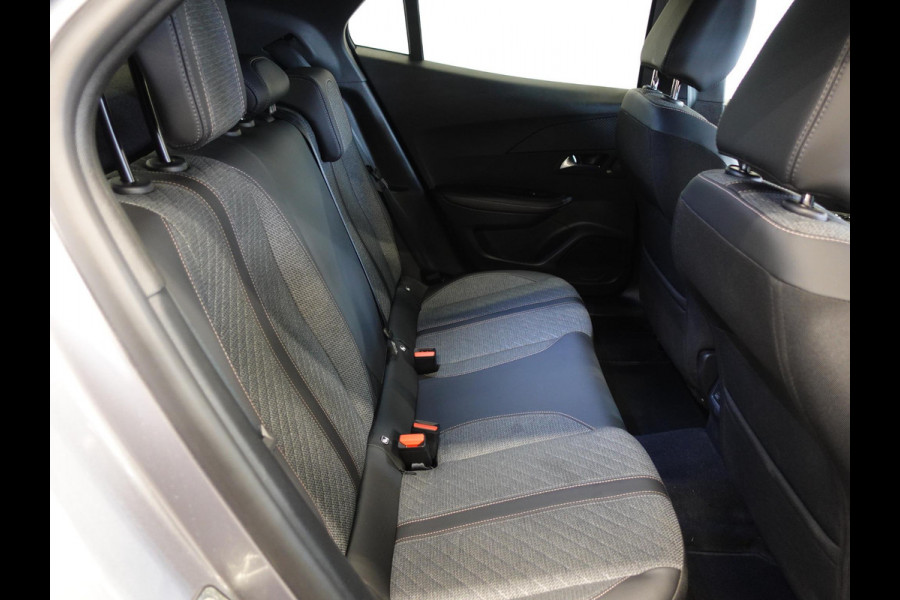 Peugeot 2008 1.2 PureTech 130pk Automaat Allure Navigatie Apple Carplay/Android Auto 360 camera Parkeersensoren Blind Spot Assist Adaptive Cruise Control Stoelverwarming Getinte ramen Climate Control