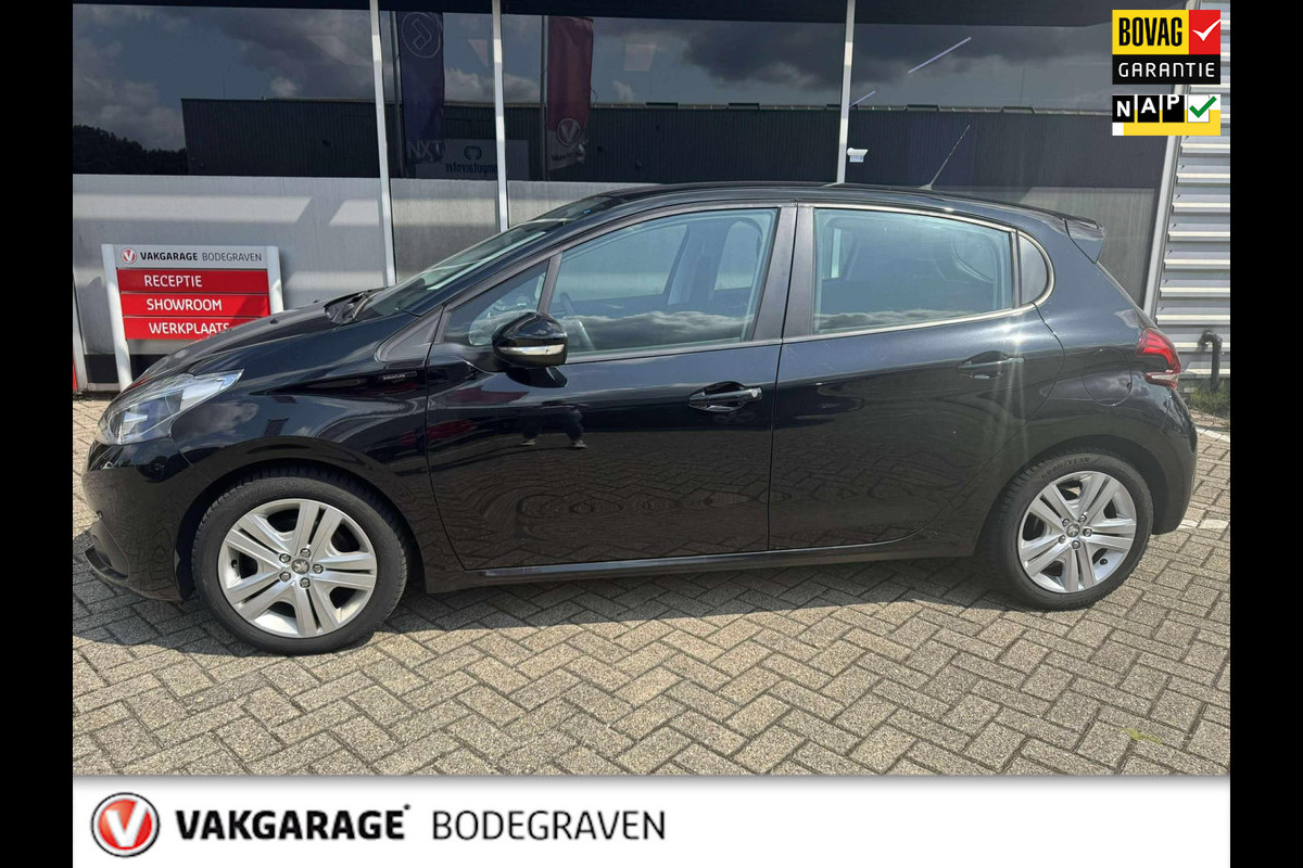 Peugeot 208 1.2 PureTech Signature NL-auto/Navi/Airco/Cruise controle Peugeot 208 1.2 PureTech Signature NL-auto/Navi/Airco/Cruise controle