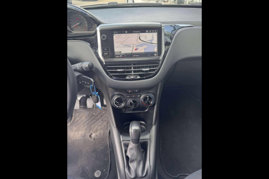 Peugeot 208 1.2 PureTech Signature NL-auto/Navi/Airco/Cruise controle