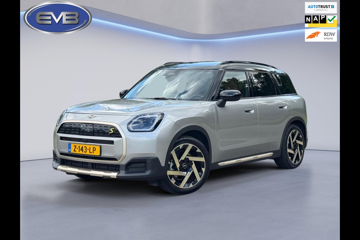 MINI Countryman SE ALL4 Favoured L 66.5 kWh, panoramadak, leder, nw prijs € 60440,- 1 e eigenaar, nl auto met nap
