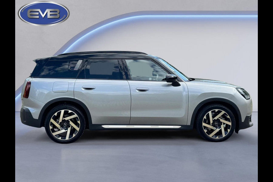 MINI Countryman SE ALL4 Favoured L 66.5 kWh, panoramadak, leder, nw prijs € 60440,- 1 e eigenaar, nl auto met nap