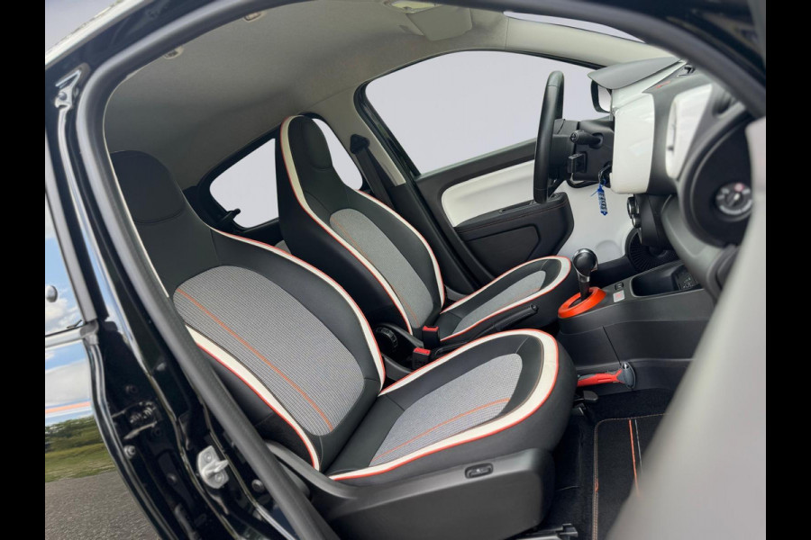 Renault Twingo Z.E. R80 AUTOMAAT Intens Vibes,vele opties, 1e eigenaar, camera , navigatie, stoelverwarming, 16 inch lmv, led