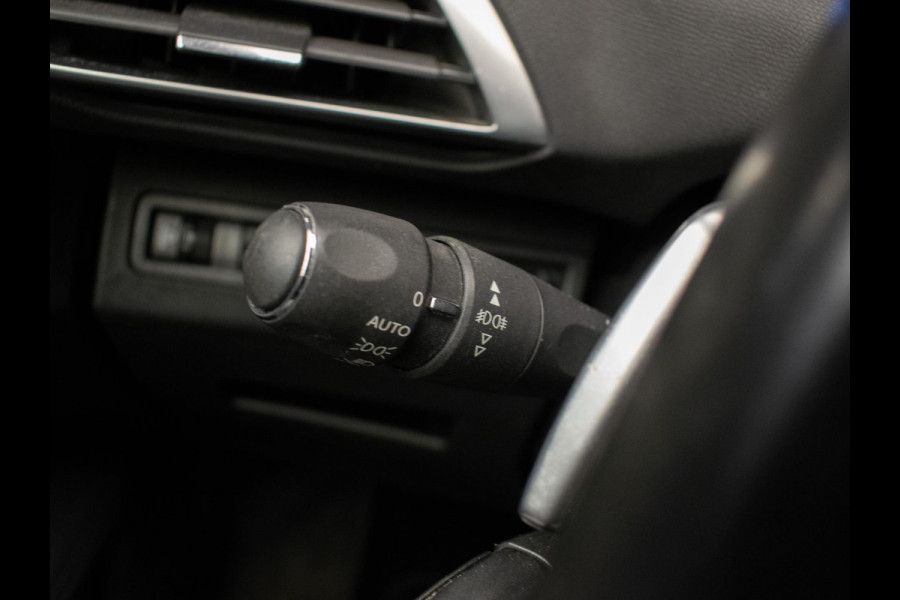 Peugeot 3008 1.2 PureTech Allure Sport (APPLE CARPLAY,NAVI,LED,CRUISE,CAMERA,SFEERVERLICHTING,CLIMATE,DODE HOEK,GETINT,NETTESTAAT)