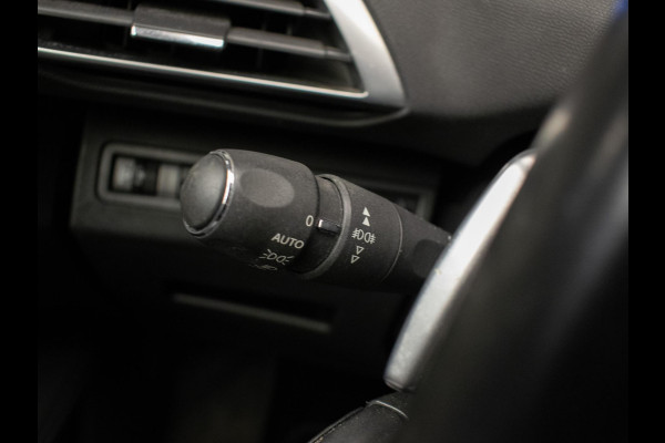 Peugeot 3008 1.2 PureTech Allure Sport (APPLE CARPLAY,NAVI,LED,CRUISE,CAMERA,SFEERVERLICHTING,CLIMATE,DODE HOEK,GETINT,NETTESTAAT)