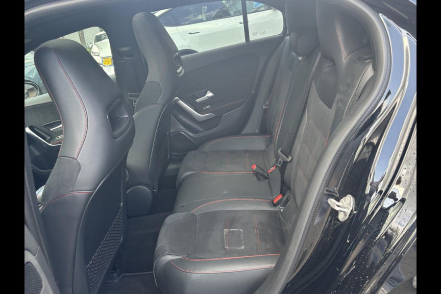 Mercedes-Benz A-Klasse 250 e Business Solution AMG Limited PHEV PLUG-IN HYBRIDE| PANORAMA DAK | AMBILIGHT | STOELVERWARMING | CAMERA | BLACK OPTIC PAKKET | WIDESCREEN DISPLAY | APPLE CARPLAY | RIJKLAAR MET 12 MND BOVAG GARANTIE |