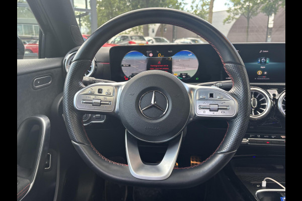 Mercedes-Benz A-Klasse 250 e Business Solution AMG Limited PHEV PLUG-IN HYBRIDE| PANORAMA DAK | AMBILIGHT | STOELVERWARMING | CAMERA | BLACK OPTIC PAKKET | WIDESCREEN DISPLAY | APPLE CARPLAY | RIJKLAAR MET 12 MND BOVAG GARANTIE |