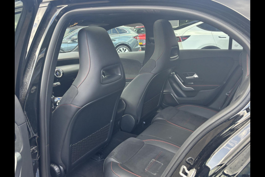 Mercedes-Benz A-Klasse 250 e Business Solution AMG Limited PHEV PLUG-IN HYBRIDE| PANORAMA DAK | AMBILIGHT | STOELVERWARMING | CAMERA | BLACK OPTIC PAKKET | WIDESCREEN DISPLAY | APPLE CARPLAY | RIJKLAAR MET 12 MND BOVAG GARANTIE |