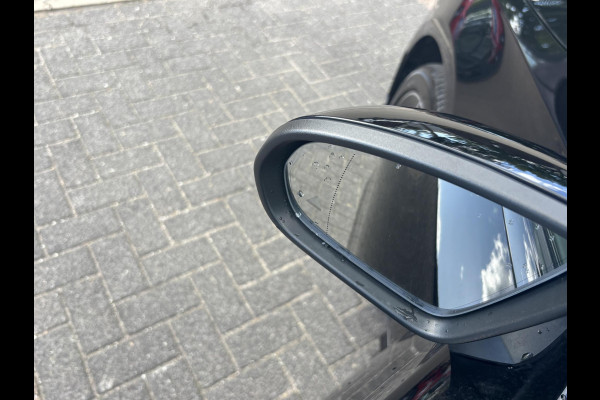 Mercedes-Benz A-Klasse 250 e Business Solution AMG Limited PHEV PLUG-IN HYBRIDE| PANORAMA DAK | AMBILIGHT | STOELVERWARMING | CAMERA | BLACK OPTIC PAKKET | WIDESCREEN DISPLAY | APPLE CARPLAY | RIJKLAAR MET 12 MND BOVAG GARANTIE |