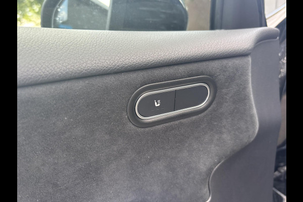 Mercedes-Benz A-Klasse 250 e Business Solution AMG Limited PHEV PLUG-IN HYBRIDE| PANORAMA DAK | AMBILIGHT | STOELVERWARMING | CAMERA | BLACK OPTIC PAKKET | WIDESCREEN DISPLAY | APPLE CARPLAY | RIJKLAAR MET 12 MND BOVAG GARANTIE |