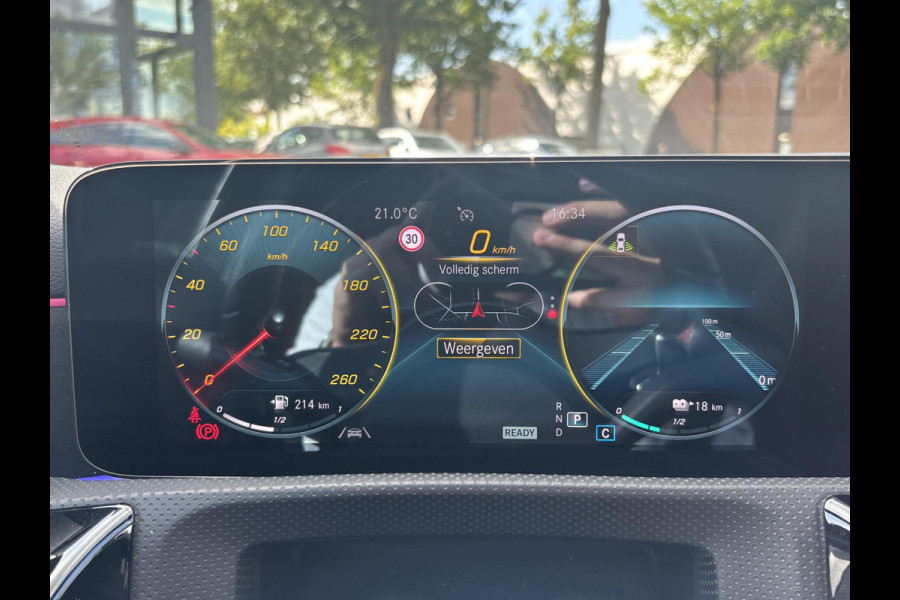 Mercedes-Benz A-Klasse 250 e Business Solution AMG Limited PHEV PLUG-IN HYBRIDE| PANORAMA DAK | AMBILIGHT | STOELVERWARMING | CAMERA | BLACK OPTIC PAKKET | WIDESCREEN DISPLAY | APPLE CARPLAY | RIJKLAAR MET 12 MND BOVAG GARANTIE |
