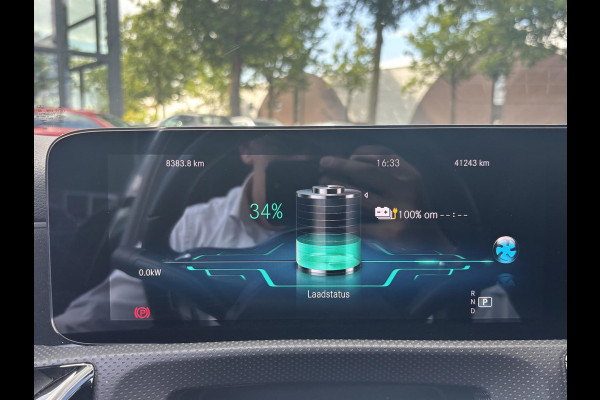 Mercedes-Benz A-Klasse 250 e Business Solution AMG Limited PHEV PLUG-IN HYBRIDE| PANORAMA DAK | AMBILIGHT | STOELVERWARMING | CAMERA | BLACK OPTIC PAKKET | WIDESCREEN DISPLAY | APPLE CARPLAY | RIJKLAAR MET 12 MND BOVAG GARANTIE |