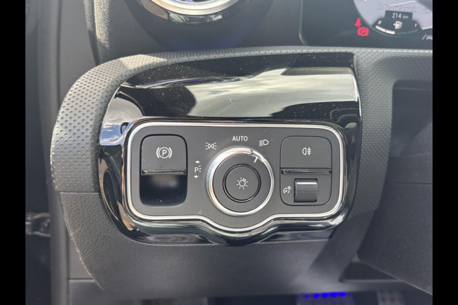 Mercedes-Benz A-Klasse 250 e Business Solution AMG Limited PHEV PLUG-IN HYBRIDE| PANORAMA DAK | AMBILIGHT | STOELVERWARMING | CAMERA | BLACK OPTIC PAKKET | WIDESCREEN DISPLAY | APPLE CARPLAY | RIJKLAAR MET 12 MND BOVAG GARANTIE |