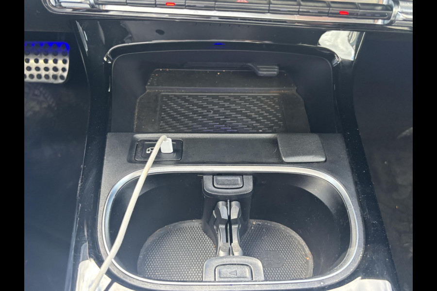 Mercedes-Benz A-Klasse 250 e Business Solution AMG Limited PHEV PLUG-IN HYBRIDE| PANORAMA DAK | AMBILIGHT | STOELVERWARMING | CAMERA | BLACK OPTIC PAKKET | WIDESCREEN DISPLAY | APPLE CARPLAY | RIJKLAAR MET 12 MND BOVAG GARANTIE |