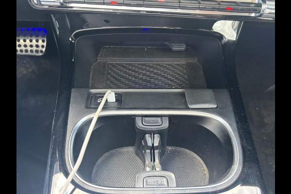 Mercedes-Benz A-Klasse 250 e Business Solution AMG Limited PHEV PLUG-IN HYBRIDE| PANORAMA DAK | AMBILIGHT | STOELVERWARMING | CAMERA | BLACK OPTIC PAKKET | WIDESCREEN DISPLAY | APPLE CARPLAY | RIJKLAAR MET 12 MND BOVAG GARANTIE |