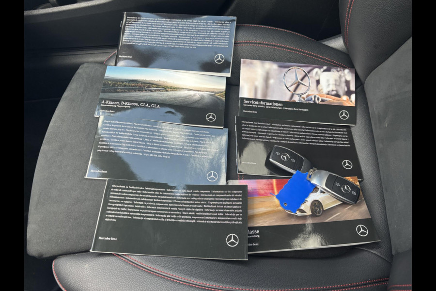 Mercedes-Benz A-Klasse 250 e Business Solution AMG Limited PHEV PLUG-IN HYBRIDE| PANORAMA DAK | AMBILIGHT | STOELVERWARMING | CAMERA | BLACK OPTIC PAKKET | WIDESCREEN DISPLAY | APPLE CARPLAY | RIJKLAAR MET 12 MND BOVAG GARANTIE |