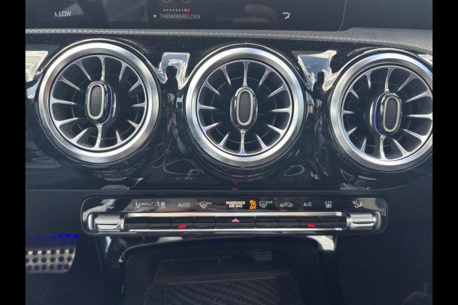 Mercedes-Benz A-Klasse 250 e Business Solution AMG Limited PHEV PLUG-IN HYBRIDE| PANORAMA DAK | AMBILIGHT | STOELVERWARMING | CAMERA | BLACK OPTIC PAKKET | WIDESCREEN DISPLAY | APPLE CARPLAY | RIJKLAAR MET 12 MND BOVAG GARANTIE |