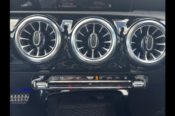 Mercedes-Benz A-Klasse 250 e Business Solution AMG Limited PHEV PLUG-IN HYBRIDE| PANORAMA DAK | AMBILIGHT | STOELVERWARMING | CAMERA | BLACK OPTIC PAKKET | WIDESCREEN DISPLAY | APPLE CARPLAY | RIJKLAAR MET 12 MND BOVAG GARANTIE |