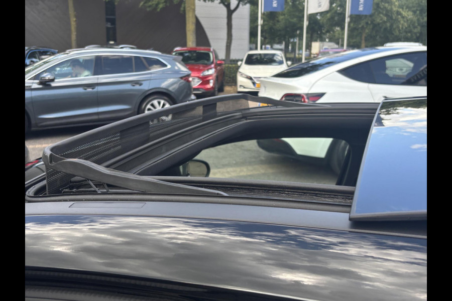 Mercedes-Benz A-Klasse 250 e Business Solution AMG Limited PHEV PLUG-IN HYBRIDE| PANORAMA DAK | AMBILIGHT | STOELVERWARMING | CAMERA | BLACK OPTIC PAKKET | WIDESCREEN DISPLAY | APPLE CARPLAY | RIJKLAAR MET 12 MND BOVAG GARANTIE |